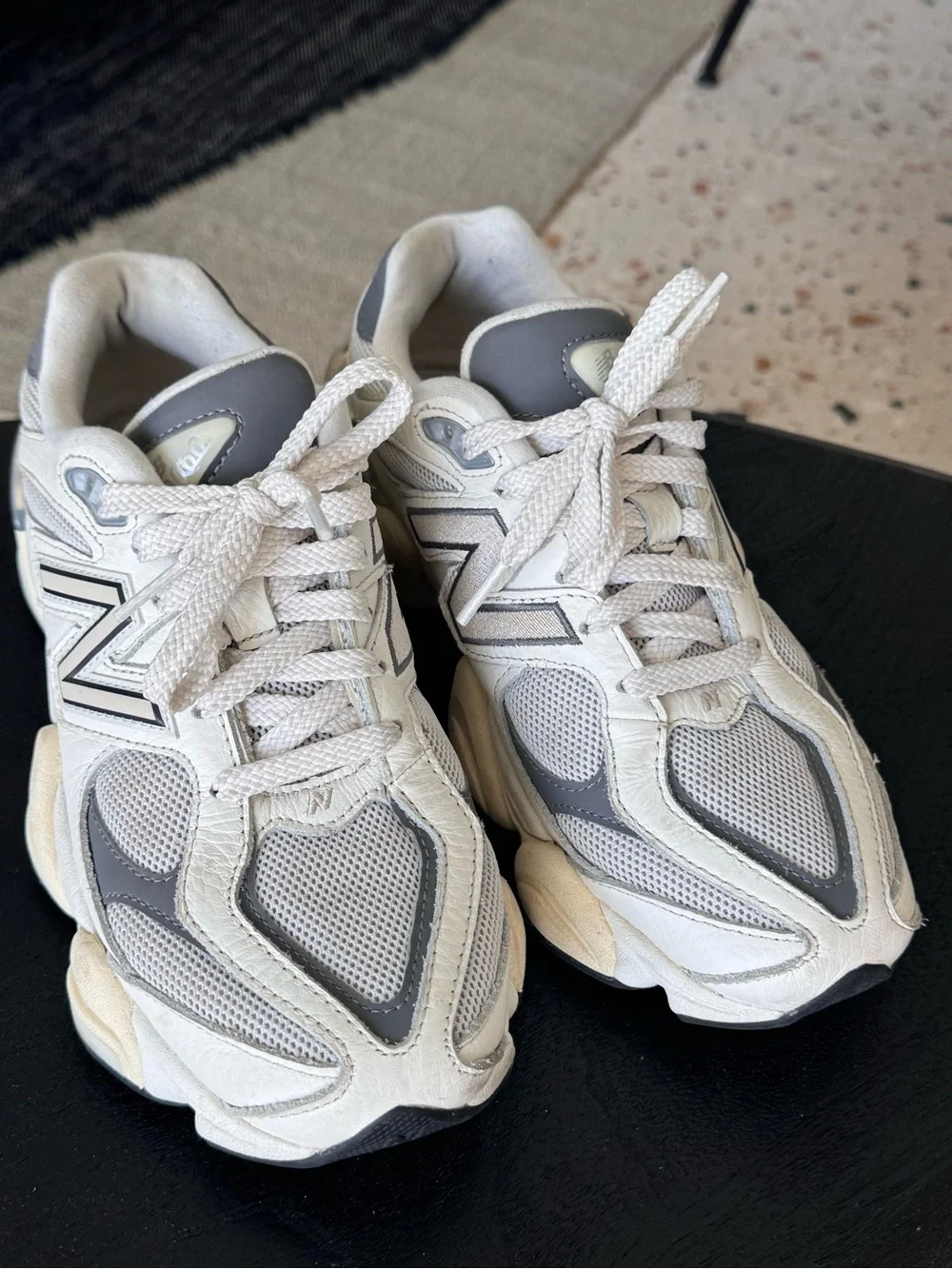 New Balance White and Gray Women's Athletic Sneakers size ze 7,5 - Picture 6 of 7
